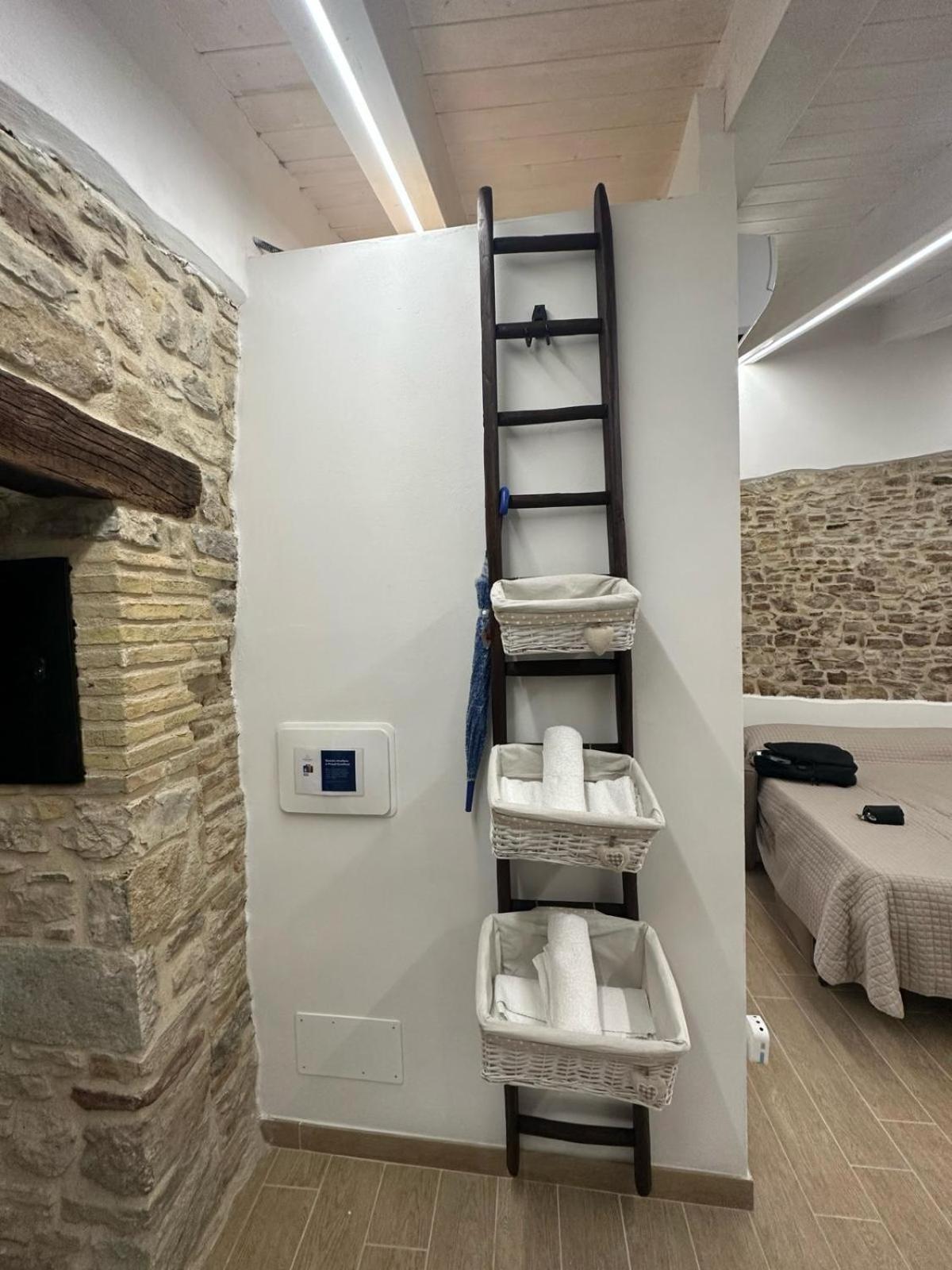 B&B Sotto Le Mura Pietra Montecorvino Экстерьер фото